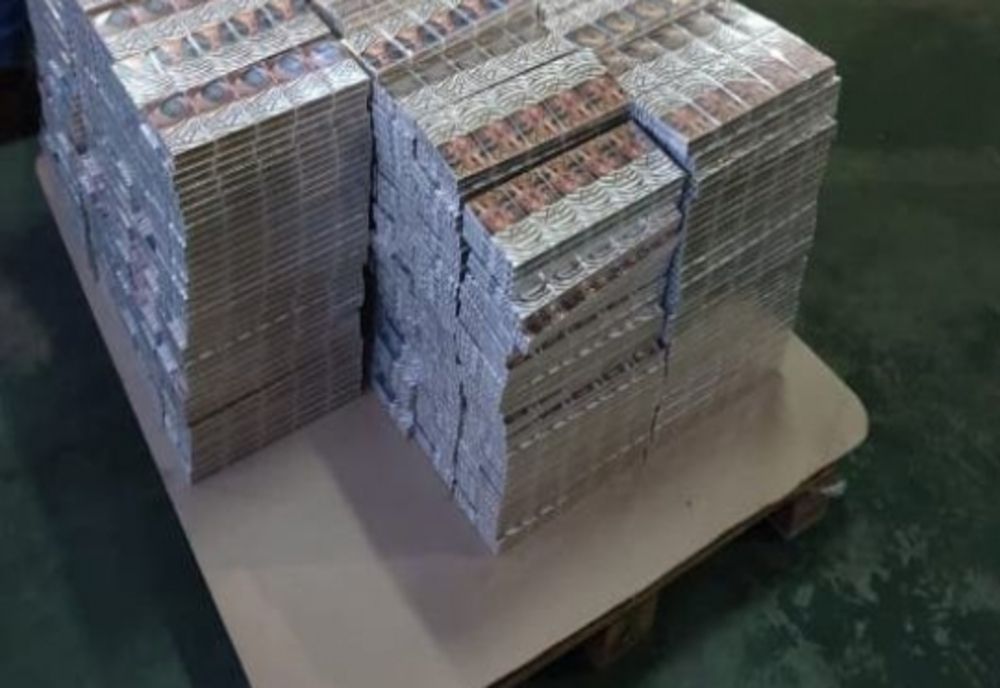 Zeci de mii de țigări de contrabandă confiscate de polițiști VIDEO