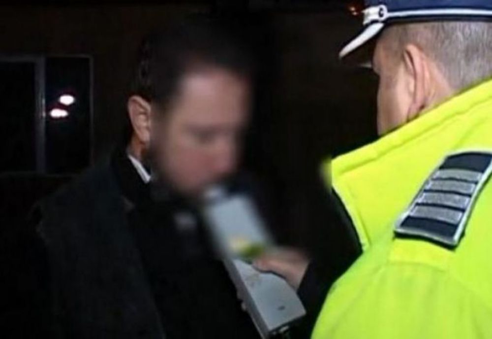 Depistați de polițiști în timp ce conduceau sub influența alcoolului