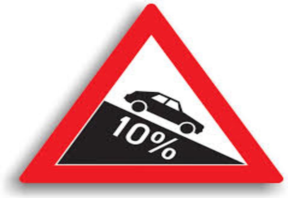 Două autoaccidentări, produse în doar câteva minute, ambele pe fondul neadaptării vitezei la condițiile de carosabil acoperit cu polei