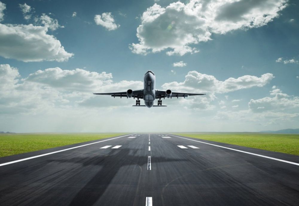 20 de tone de materiale sanitare ajung azi pe aeroportul din Oradea