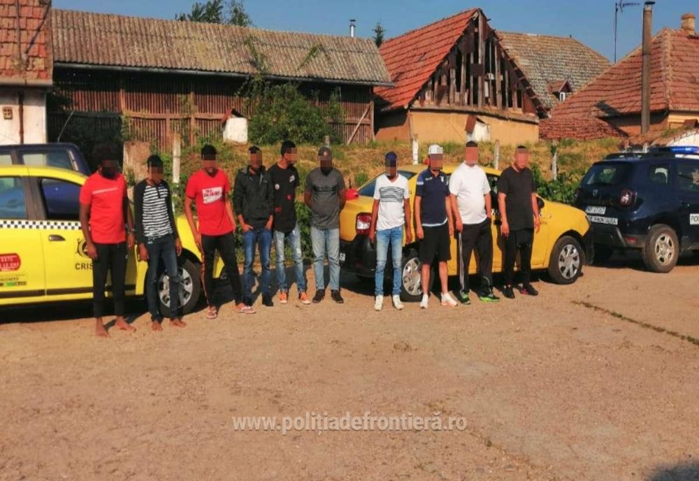 Trafic de migranți la granița cu Ungaria. Șapte cetăţeni din Sri Lanka depistaţi în două taxiuri