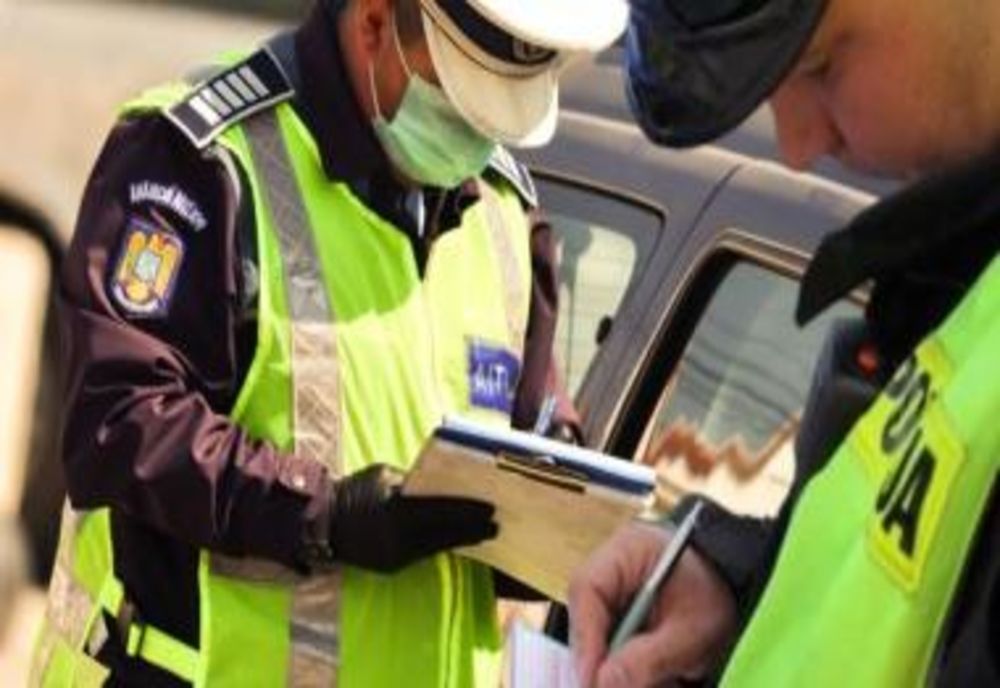 Peste 90 de participanți la trafic, amendați de polițiștii bihoreni! Cinci șoferi au rămas fără permise