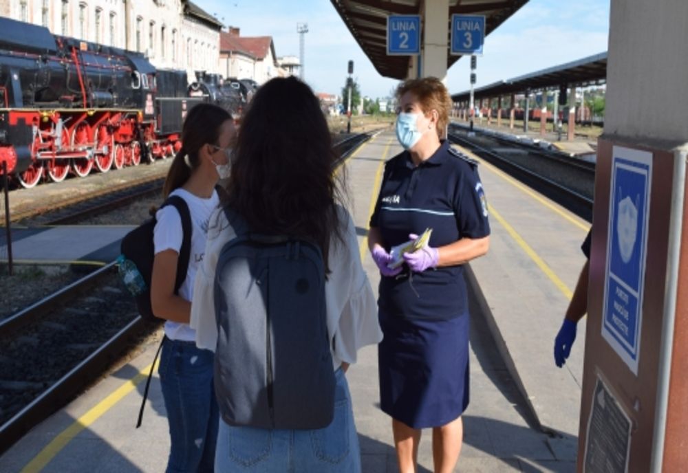 Polițiștii de bihoreni acționează în gări și pe trenurile de călători, în cadrul campaniei preventive ,,Selfie-ul pe tren nu ia like-uri, ia vieți”