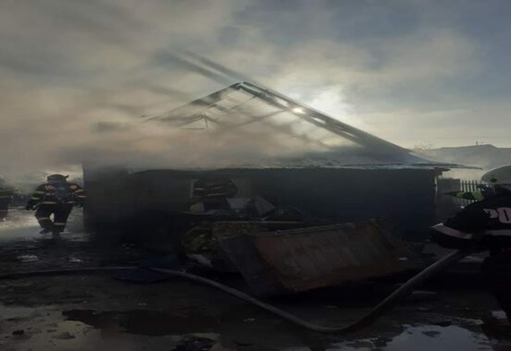 FOTO | Incendiu în Aleșd! O casă a fost cuprinsă de flăcări