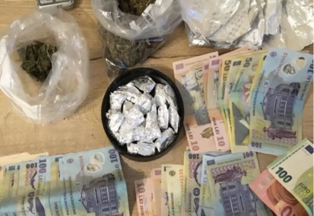 FOTO | Patru persoane din Oradea reţinute într-un dosar de trafic de droguri