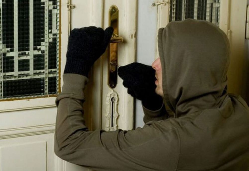 Nonagenar din Aștileu, tâlhărit în propria casă! Hoții au fost prinși, iar unul a ajuns după gratii