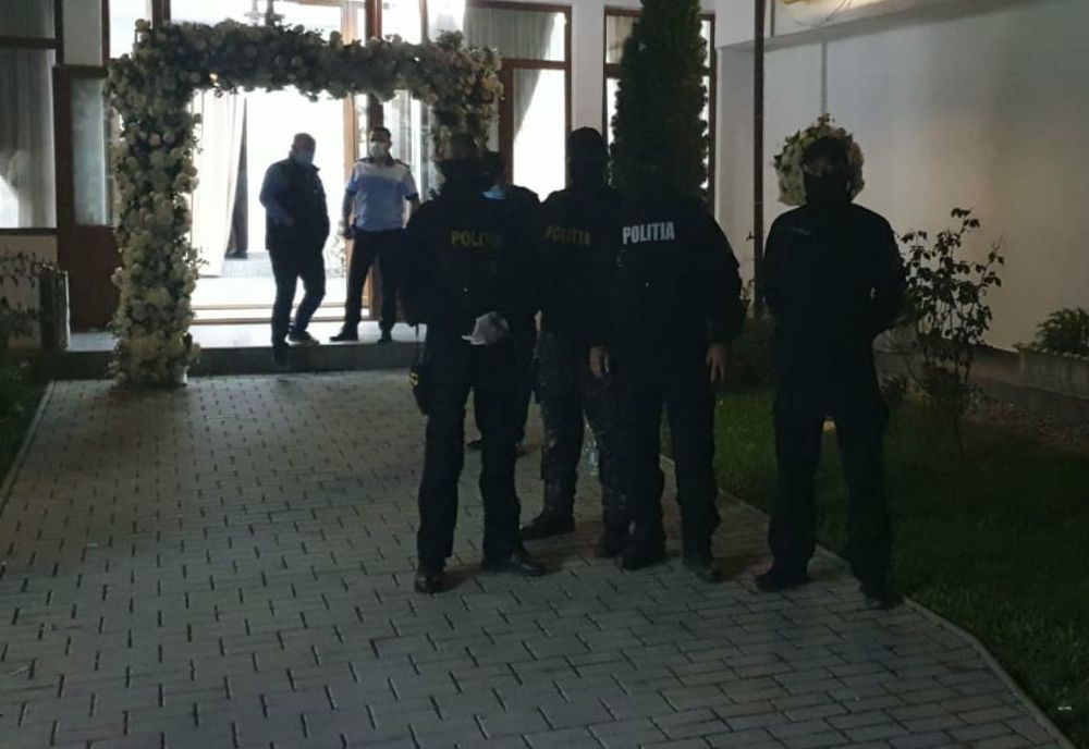 Nuntă întreruptă de poliţiştii din Beiuş! Participanţii au fost amendaţi