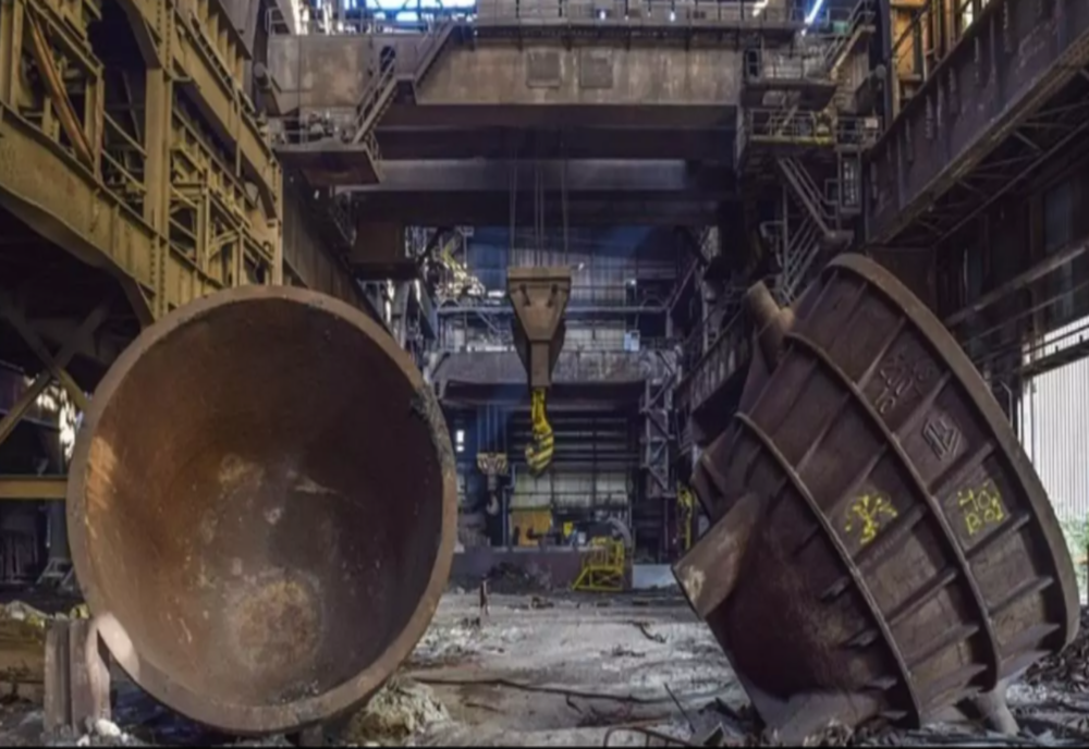 CULISELE STATULUI PARALEL. Moarte românească după un jaf în stil rusesc. Fosta perlă a siderurgiei din Târgoviște a ajuns fier vechi