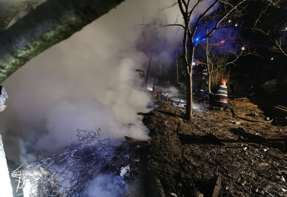 FOTO | Incendiu izbucnit la o casă din Păgaia, din cauza unui coș de fum