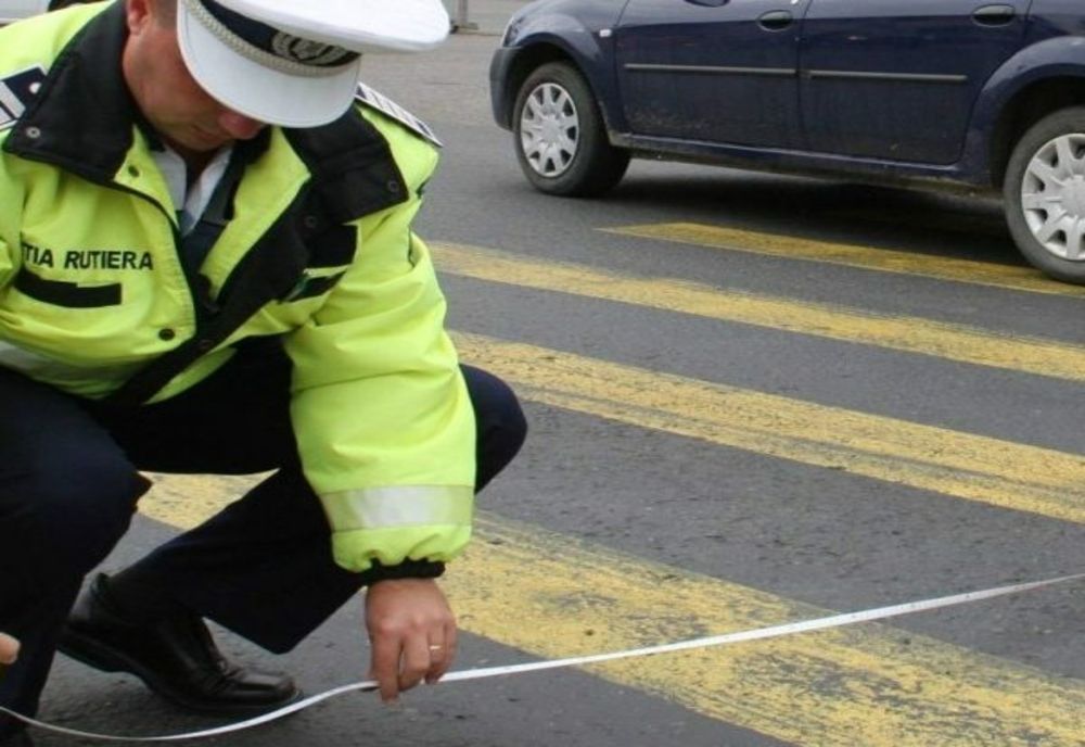 Fetiţă de 13 ani lovită de o maşină pe trecerea de pietoni