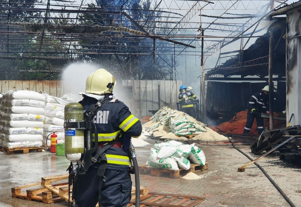 Un depozit cu 10 tone de azot și 3 tone de nitrocalcar din Beiuș, la un pas de explozie, după izbucnirea unui incendiu!