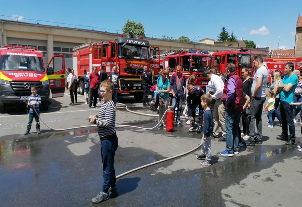 Copiii au fost sărbătoriți de pompierii militari bihoreni  în toate subunitățile din județ