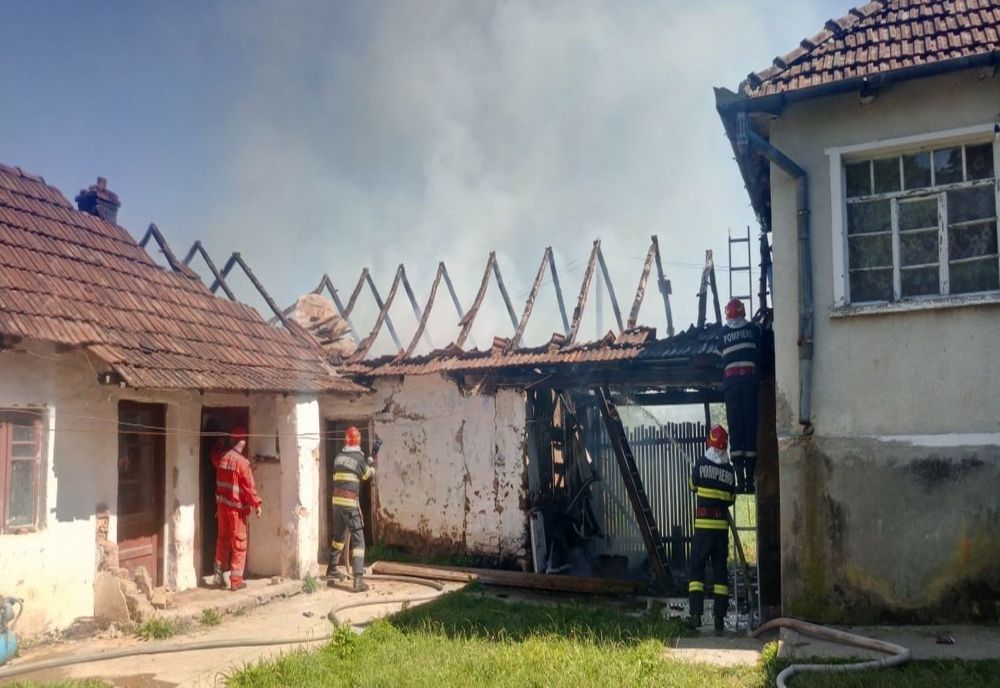 FOTO: Cinci incendii, lichidate de pompierii bihoreni