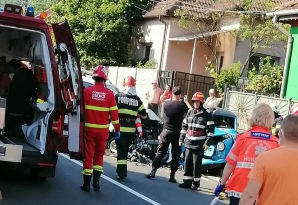Grav accident în Oradea provocat de un şofer drogat! A lovit cu maşina doi adulţi şi doi copii