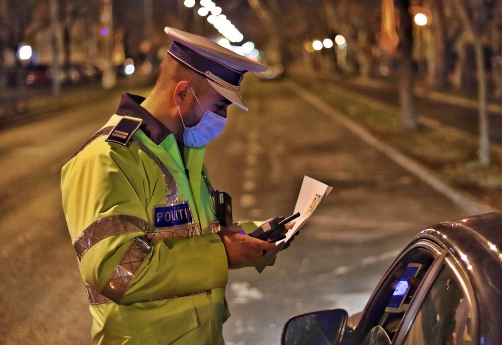 Aproape 120 de participanți la trafic, sancționați de polițiștii bihoreni! 12 șoferi, lăsați fără permise