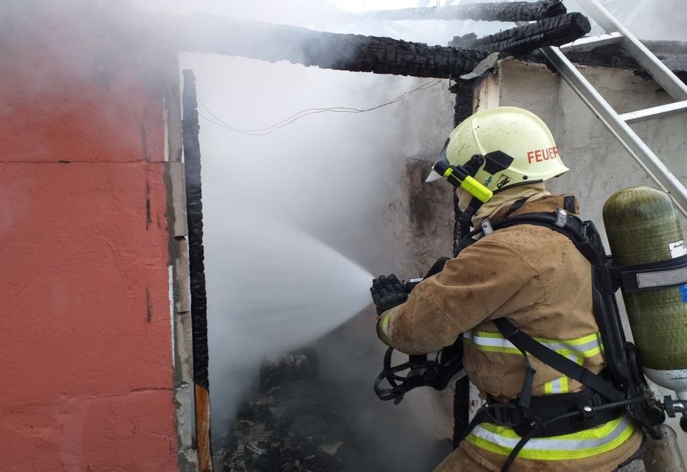 Incendiu la o gospodărie din comuna Tileagd | Focul a pornit de la o afumătoare