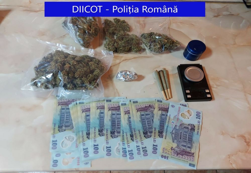 Doi traficanți de droguri, prinși în flagrant de polițiștii și procurorii DIICOT Oradea! Unul a ajuns după gratii
