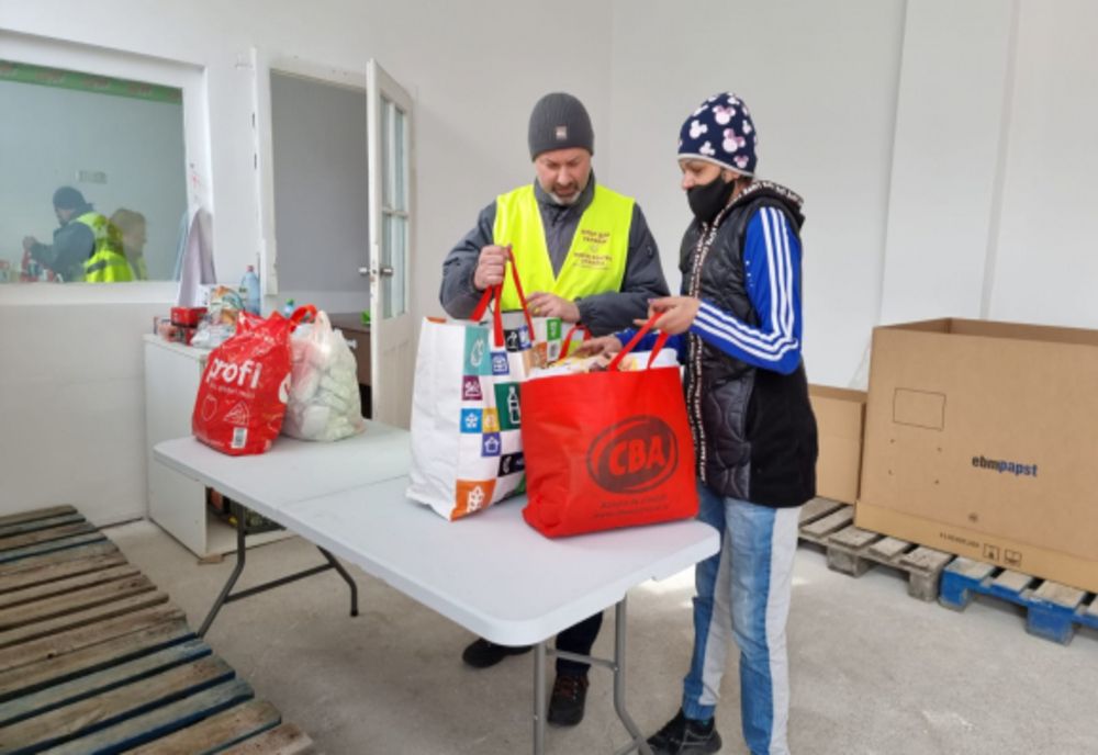 Zeci de persoane au dus donații la centrul deschis în Oradea