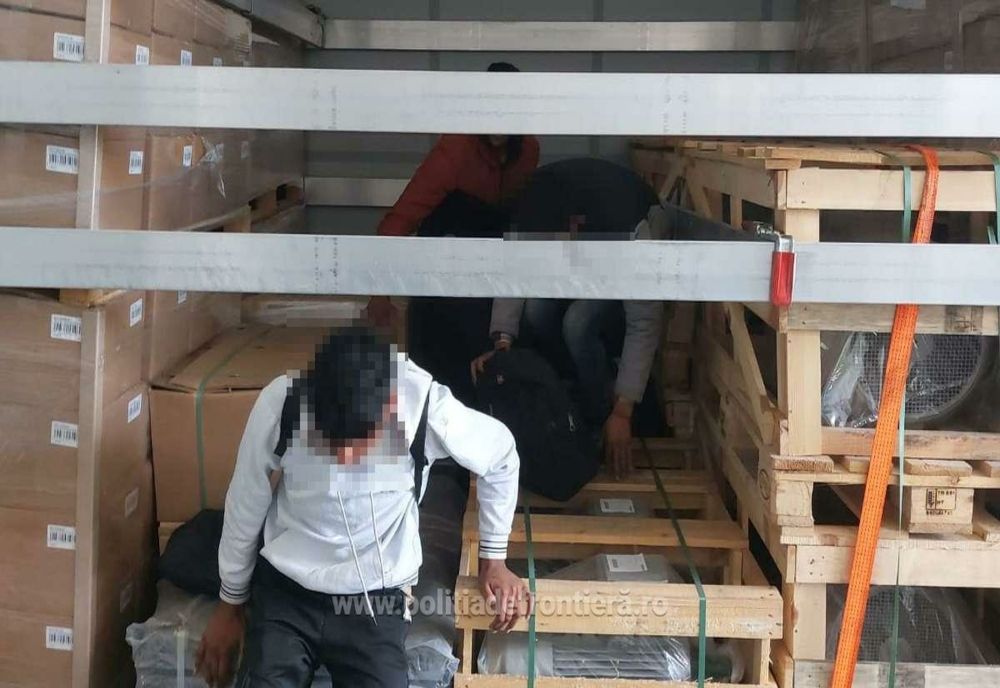 Cinci cetăţeni din Afganistan, Pakistan şi India, descoperiți într-un Tir condus de un șofer turc! Voiau să ajungă în vestul Europei