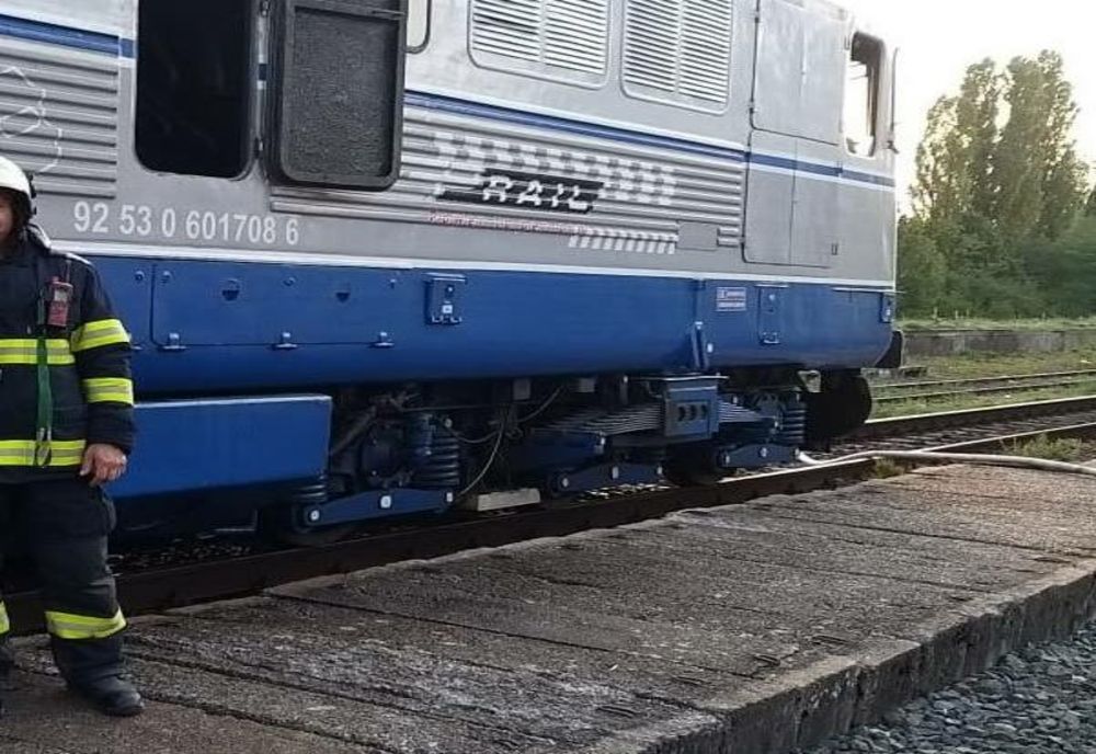 Alertă în Gara Vadu Crișului! O locomotivă a luat foc