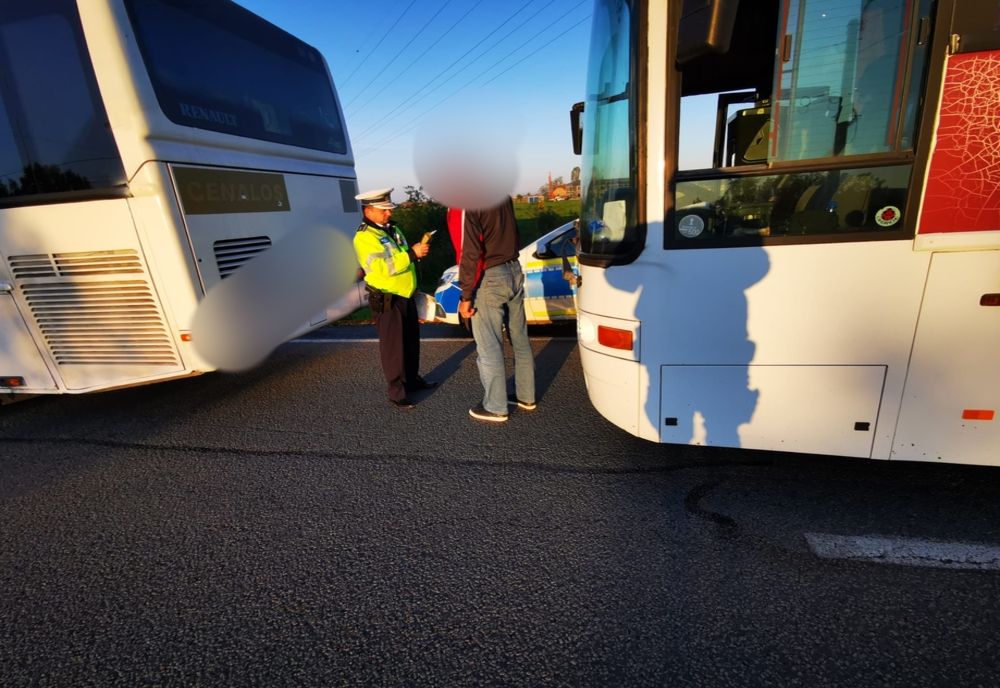 Legalitatea transporturilor rutiere de persoane, verificată de polițiștii rutieri bihoreni                   
