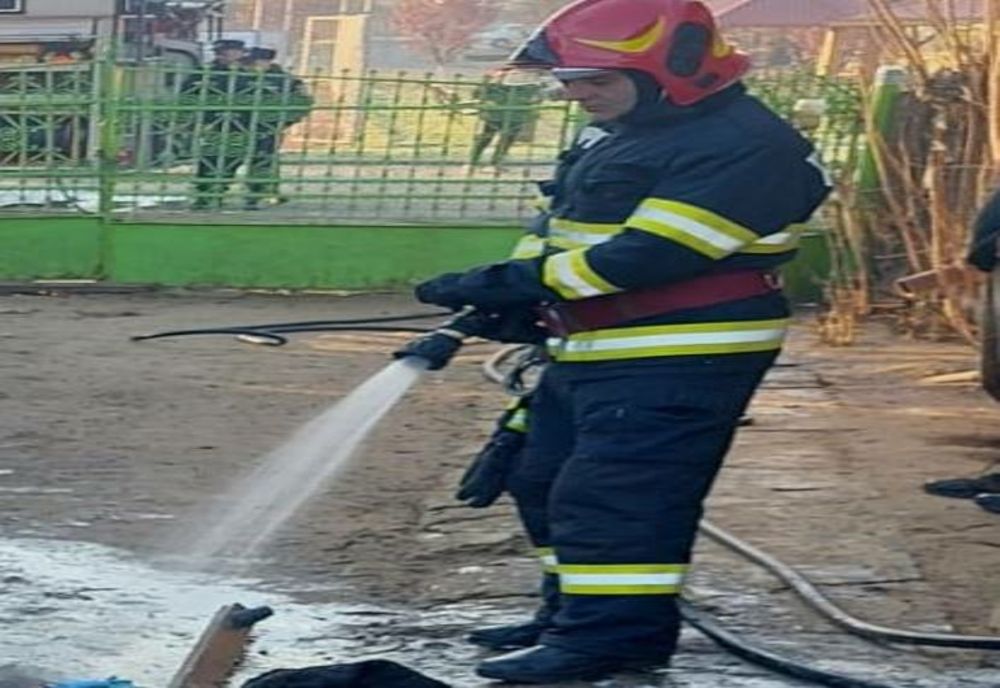  Doi bihoreni au suferit arsuri, după ce au încercat să aprindă focul în sobă, cu benzină