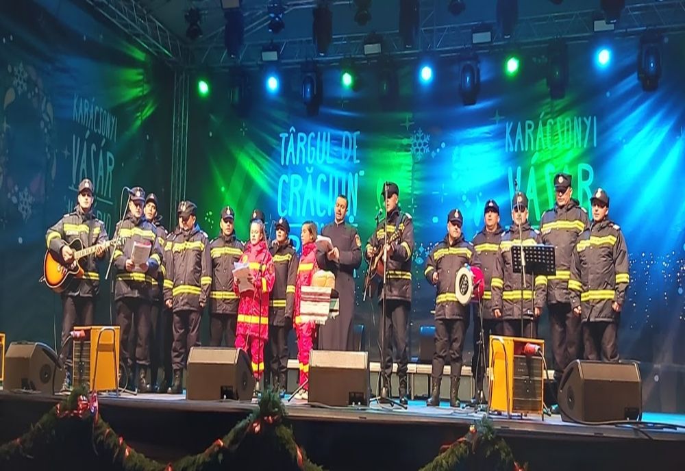 Concert de colinde al pompierilor bihoreni  la Târgul de Crăciun din Oradea