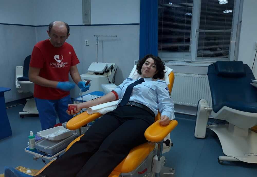 Pompierii bihoreni într-o nouă misiune extraprofesională de salvare: au donat sânge