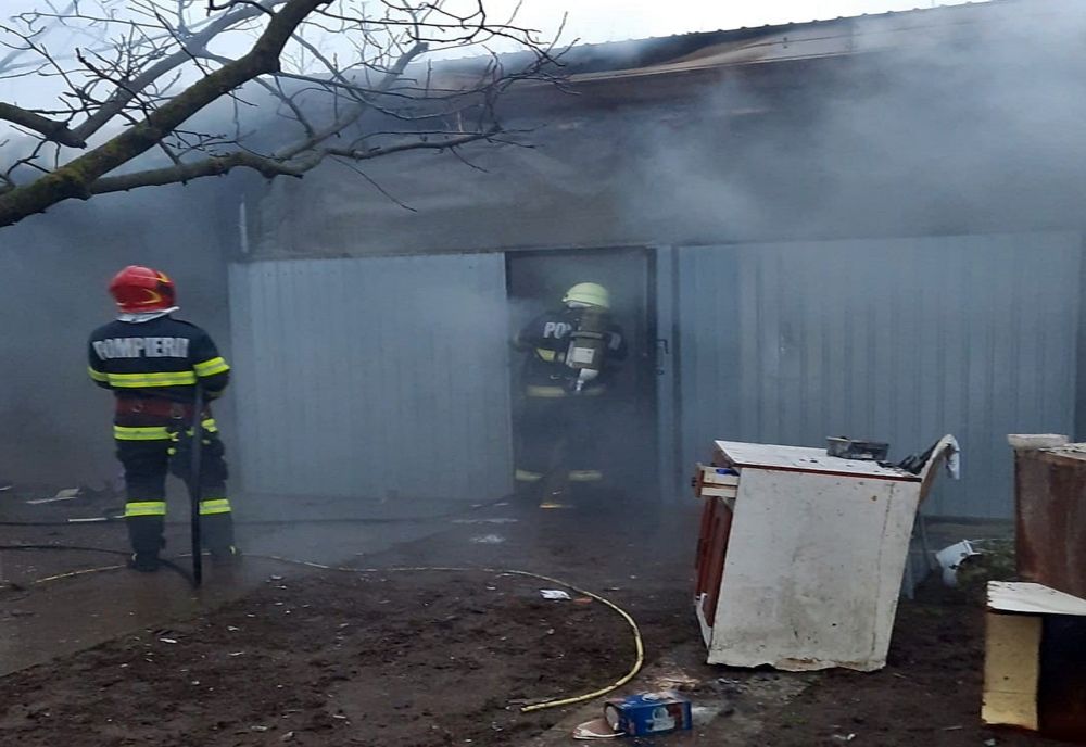 Anexă a unei gospodării din Leș, afectată de un incendiu
