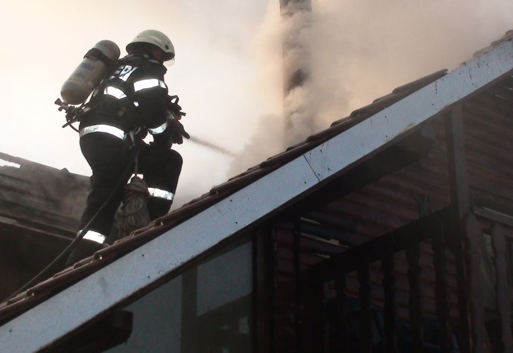 27 de incendii generate de coșuri de fum, de la începutul acestui an, în Bihor 