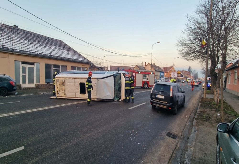Grav accident rutier în Oradea! 15 persoane au fost rănite şi au ajuns la spital (FOTO)