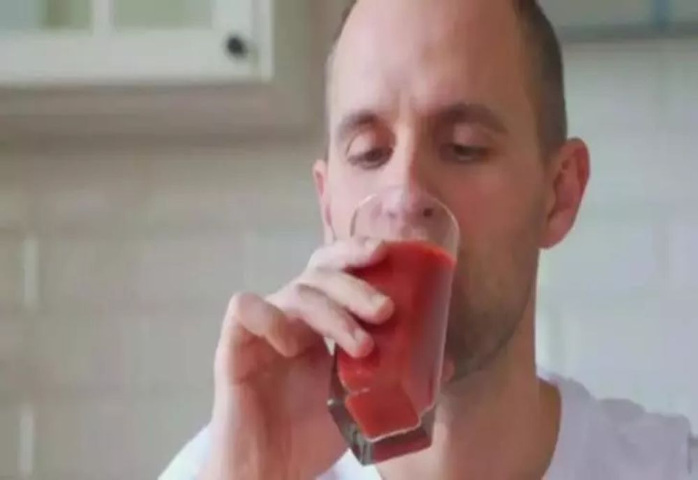A băut un pahar de suc de roșii în fiecare zi - După 2 săptămâni ceva incredibil ce s-a întâmplat