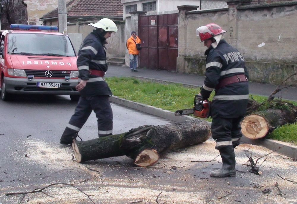 Atenție: Cod galben de vânt puternic! Recomandările pompierilor bihoreni