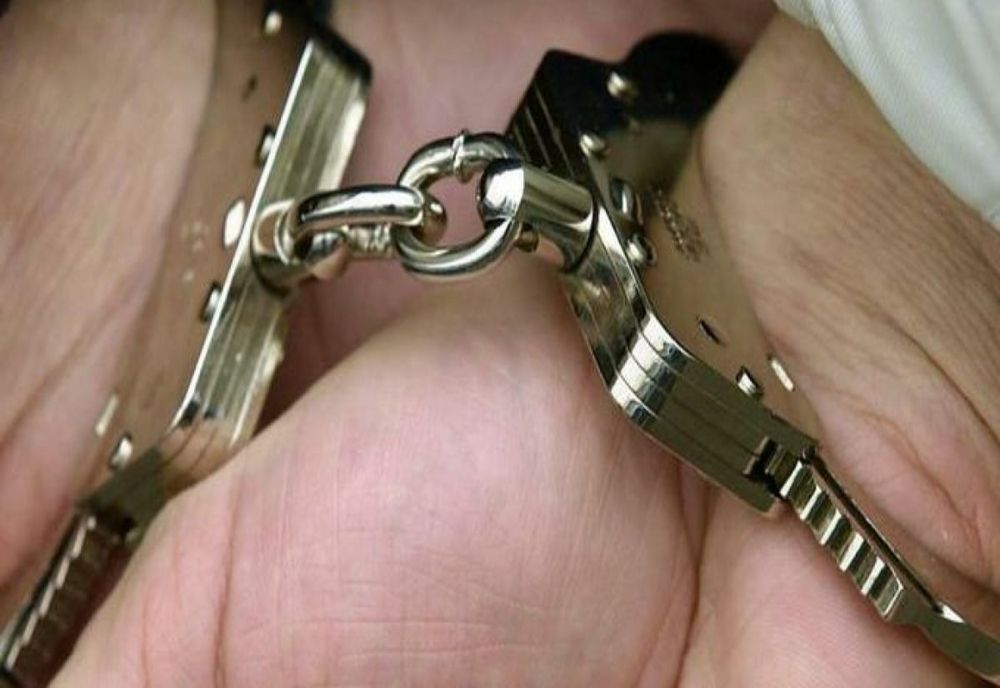 Doi țepari din Ilfov, reținuți de polițiștii bihoreni! S-au folosit de numele unor firme cunoscute pentru a vinde produse fictive! Zeci de persoane le-au căzut în plasă