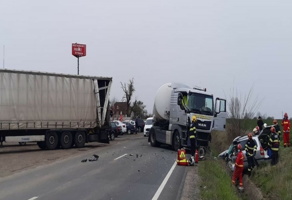 Accident grav pe DN 19, la ieșire din Valea lui Mihai! Sunt implicate un TIR, o autocisternă și un autoturism