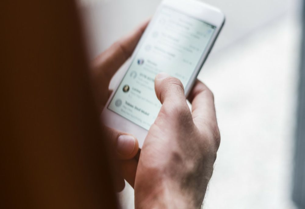 Un profesor de religie din Bihor a fost sancționat de direcțiune pentru postările făcute pe grupul de WhatsApp al clasei