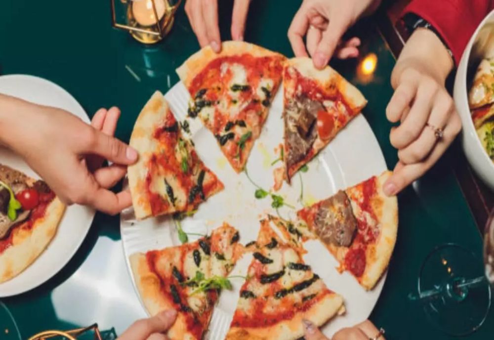 INFOCONS. PIZZA QUATTRO STAGIONI POATE AVEA PÂNĂ LA 25 DE E-URI