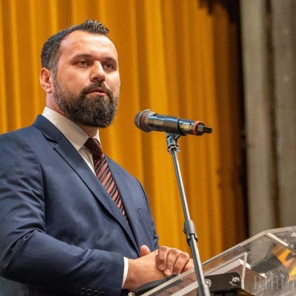 SAMUEL ZĂRNESCU, CONSILIER PARLAMENTAR ȘI SECRETAR GENERAL AUR BIHOR: „NU NE OPUNEM EUROPEI. SUSȚINEM CU TĂRIE IDEEA UNEI EUROPE A NAȚIUNILOR SUVERANE, ÎN CARE ROMÂNIA ESTE RESPECTATĂ. NICI AUR, NICI GEORGE SIMION, NICIUNUL DINTRE LIDERII NOȘTRI, NU AU PR