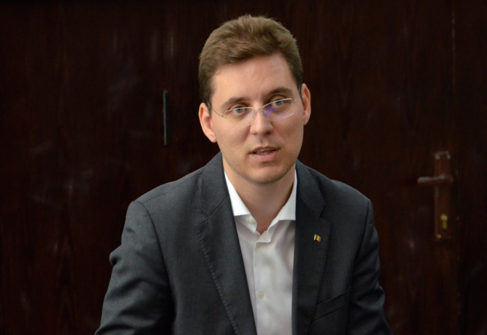 VICTOR NEGRESCU: TREBUIE SĂ NE MIŞCĂM MAI REPEDE ÎN IMPLEMENTAREA PROIECTELOR EUROPENE, SĂ NU PIERDEM BANII