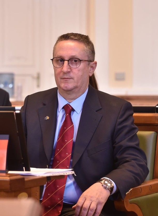 MOZA COSTEL - CONSILIER LOCAL AUR ORADEA: ”ORĂDENII NU SUNT RESPONSABILI PENTRU TOATE DEZECHILIBRELE ECONOMICE ALE REGIEI OTL. E NEDREPT ȘI INECHITABIL CA GREȘELILE DE MANAGEMENT SAU LIPSA AJUSTĂRILOR FĂCUTE LA TIMP SĂ FIE DECONTATE DE CEI CARE ÎȘI DUC TR