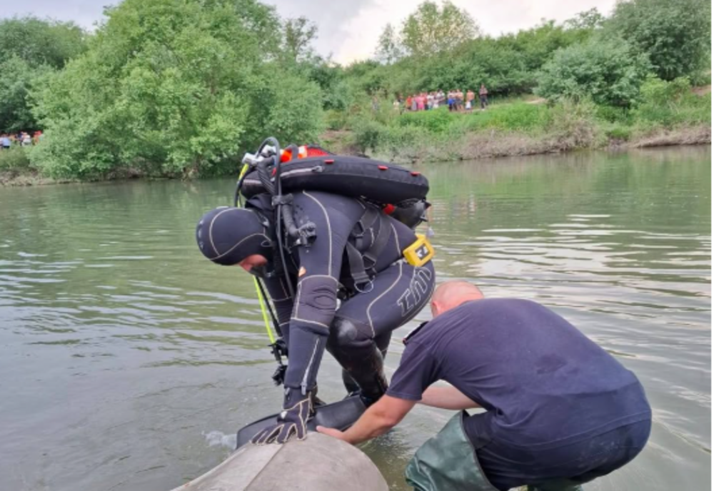 TRAGEDIE ÎN BIHOR: O FETIȚĂ DE 8 ANI S-A ÎNECAT ÎN CRIȘUL NEGRU 