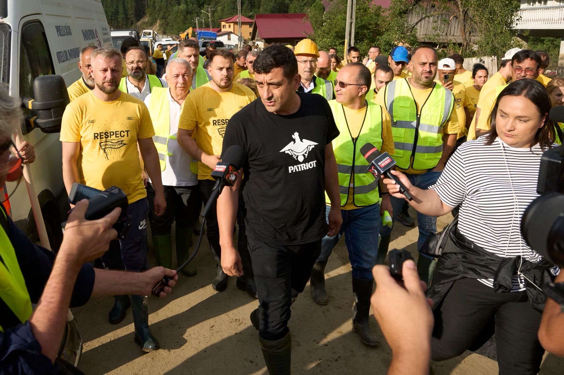 SOLIDARITATE, NU VORBE GOALE. PARLAMENTARII AUR DONEAZĂ INDEMNIZAȚIILE PENTRU SPRIJINIREA ROMÂNILOR AFECTAȚI DE INUNDAȚII