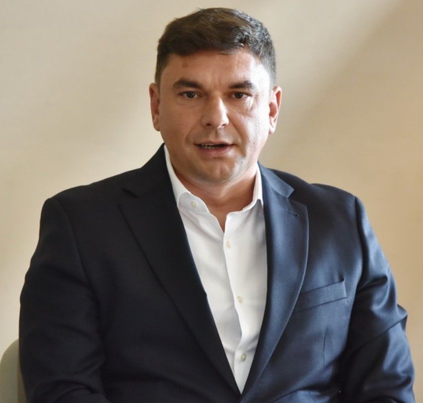 CIPRIAN BLEJAN: ”AUR BIHOR A SOLICITAT, ÎNCĂ DIN PRIMA ȘEDINȚĂ A ACTUALULUI MANDAT, CA NICI MEMBRII ATOP ȘI NICI REPREZENTANȚII DESEMNAȚI ÎN CONSILIILE DE ADMINISTRAȚIE ALE COMPANIILOR ȘI REGIILOR DE INTERES LOCAL SĂ NU BENEFICIEZE DE INDEMNIZAȚII SAU AVA