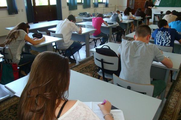 Evaluarea naţională. 11 elevi de 10 în Bihor