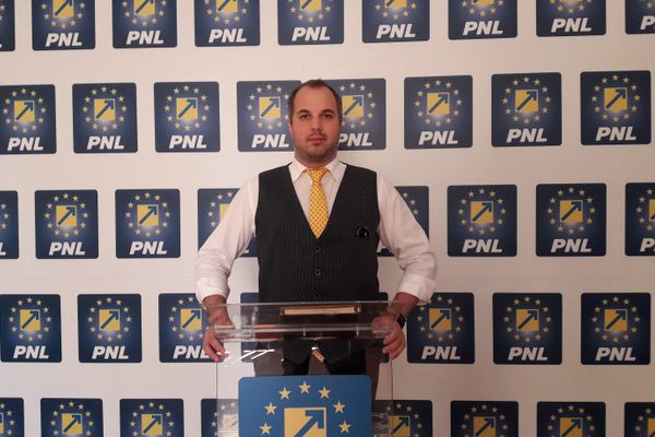 Tinerii liberali sar în apărarea antreprenorilor, legat de salariul minim