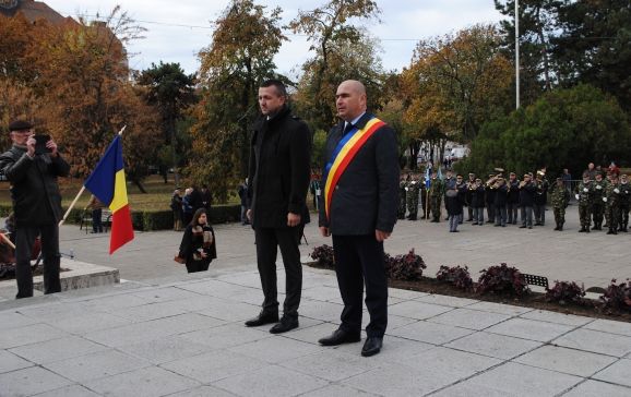 Ziua Armatei Române, sărbătorită la Statuia Ostașului Român