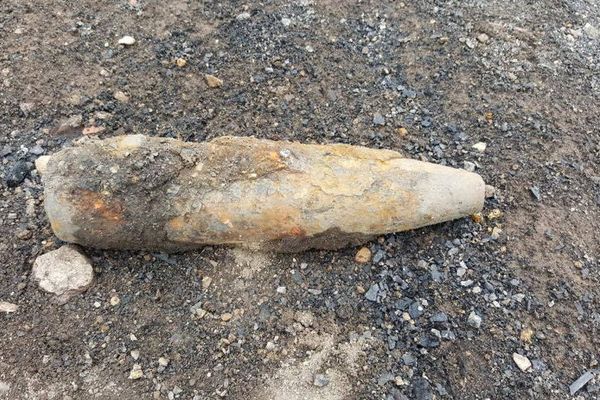 Proiectil neexplodat din cel de-al Doilea Război Mondial, descoperit în timpul lucrărilor la canalizare din localitatea Mădăras