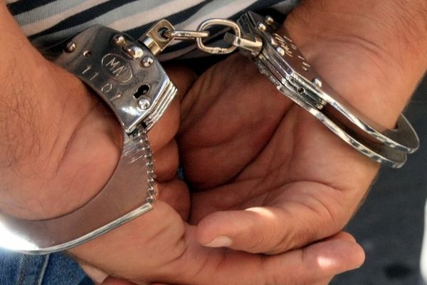 Urmărit național, condamnat la închisoare pentru furt, depistat și încarcerat de polițiștii din Finiș.