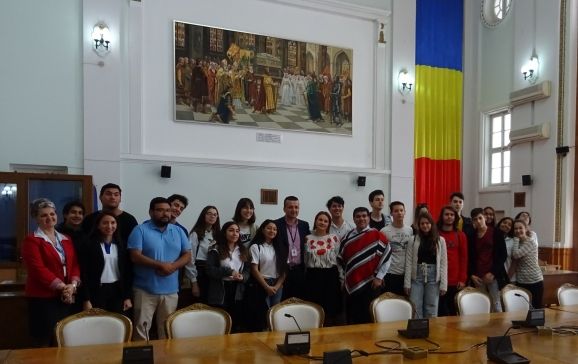 Viceprimarul Florin Birta a primit vizita unui grup de elevi șI profesori din Chile