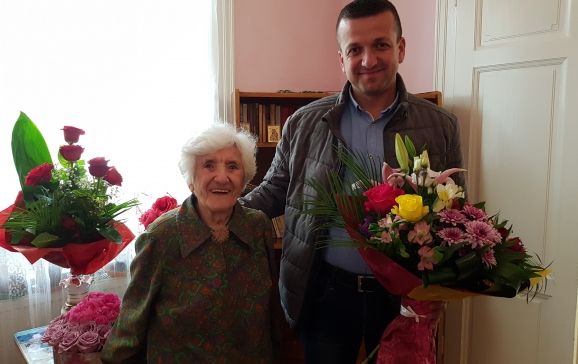 Viceprimarul Florin Birta a felicitat-o pe orădeanca Iuliana Popa, la împlinirea vârstei de 100 de ani